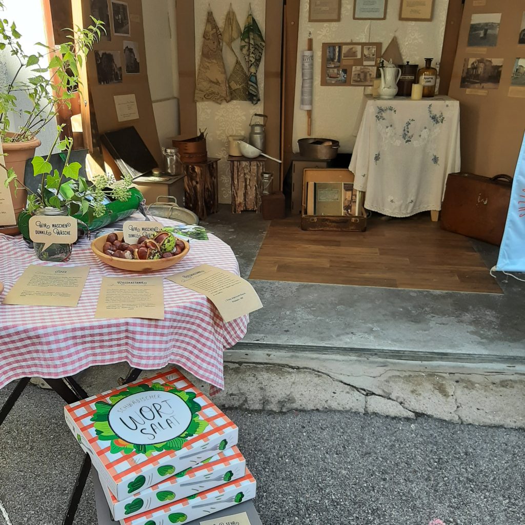 Blick in das Garagenmuseum Maries gute Stube